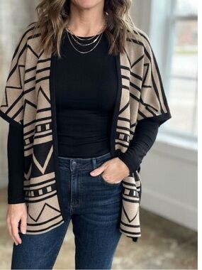 Madison Black & Beige Geometric Open-Front Poncho Sweater size M